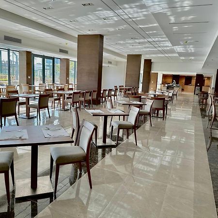 Phoenix Hotel & Wellness Sheikh Zayed City Eksteriør billede